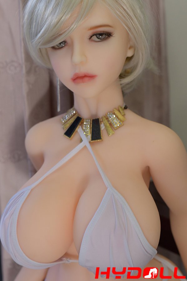 6YEDoll-D06017-01.jpg