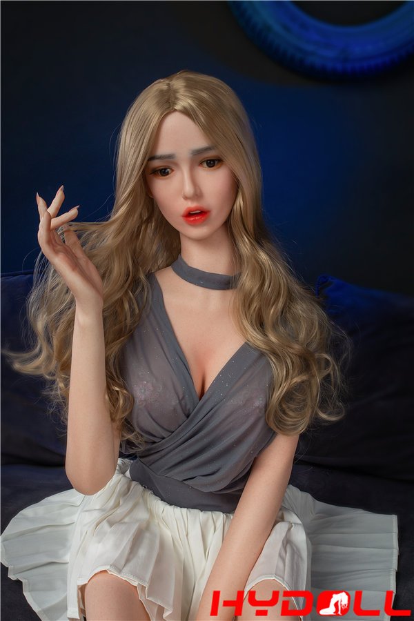 Future-Girl-D16004-01.jpg